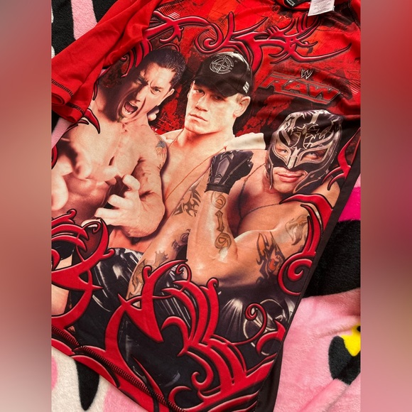 WWE wrestling 2000s shirt ♥️🖤♥️🖤 - Picture 3 of 3